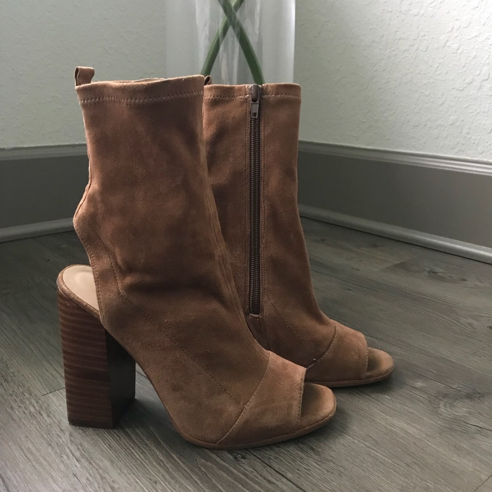 Brown suede Aldo heels booties